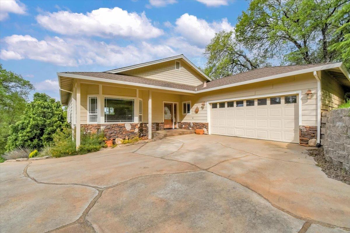 a view of a house with entertaining space