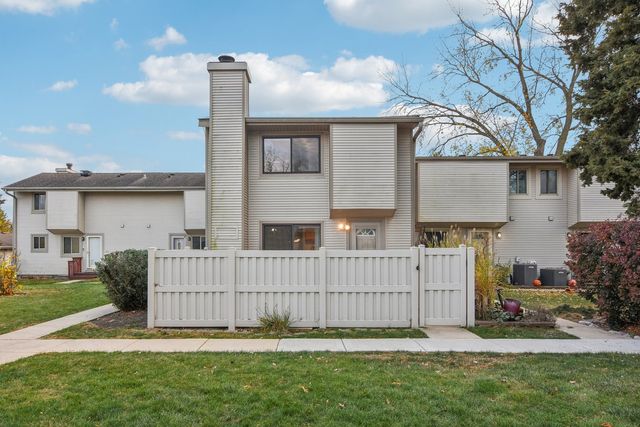 $289,900 | 518 Del Lago Drive | Schaumburg