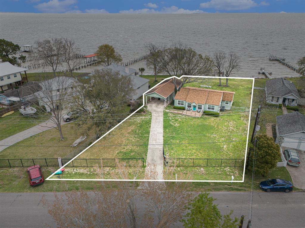 Imagine yourself in this spacious bayfront property in Bacliff. Use as your residence, as a vacation home, or even for short-term rental opportunities.