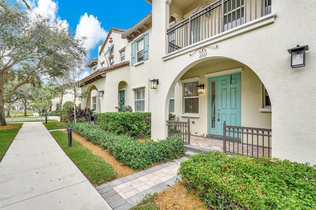 $560,000 | 4005 Cascada Circle | Cooper City