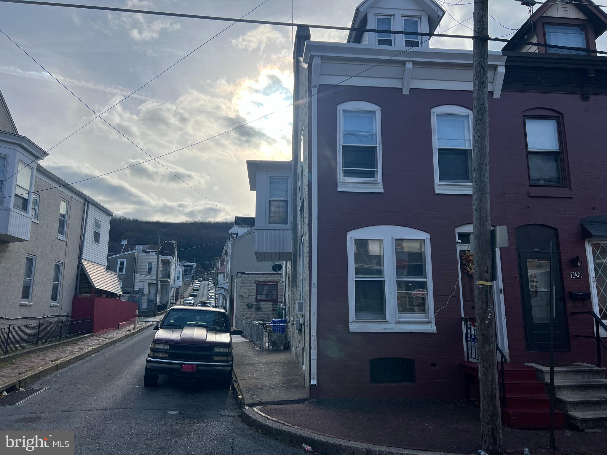 a car parked in front of a building