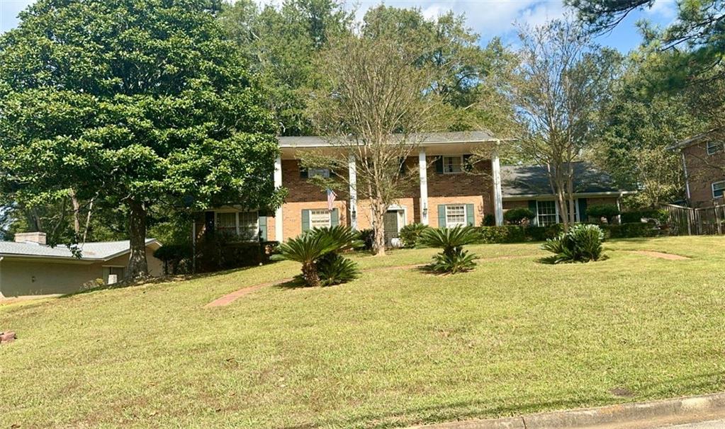 a view of a house with a yard