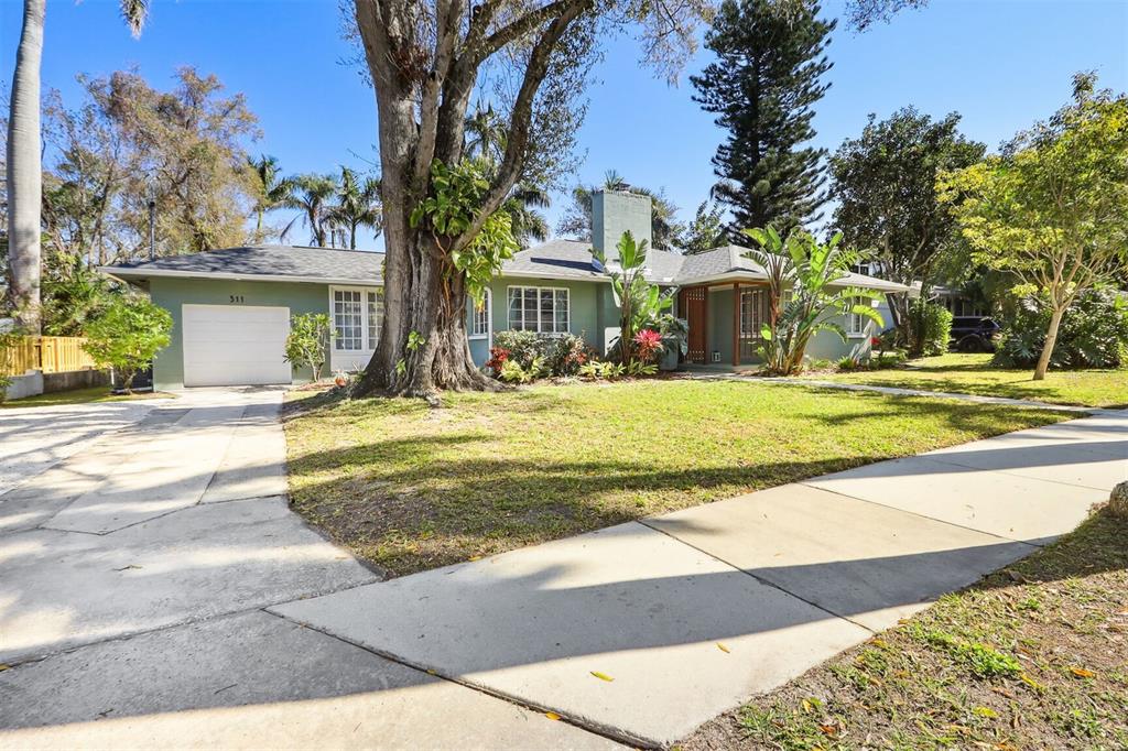 a view of a house with a yard