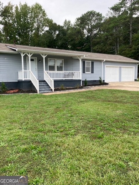 a view of a house with backyard