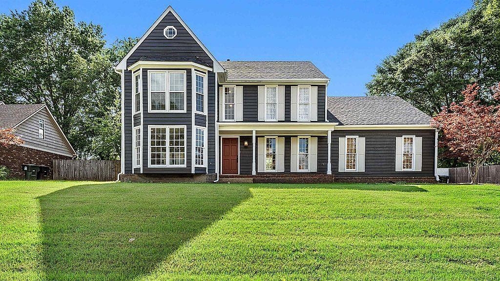 View of front of home with a front lawn