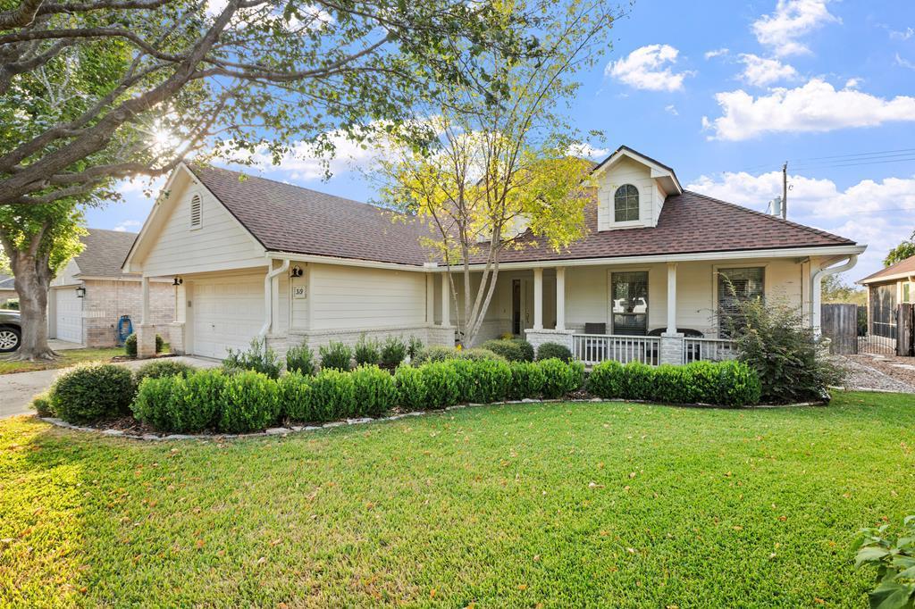 a view of a yard in front of a house