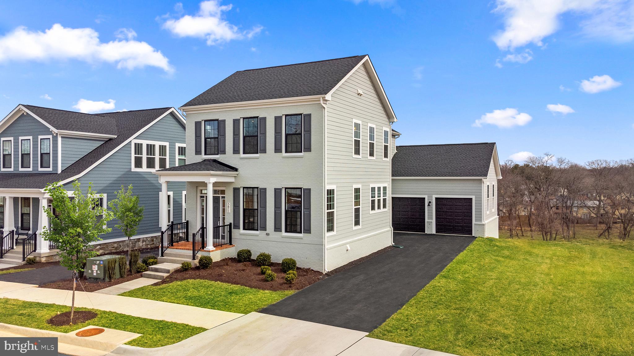 a view of a yard in front of house