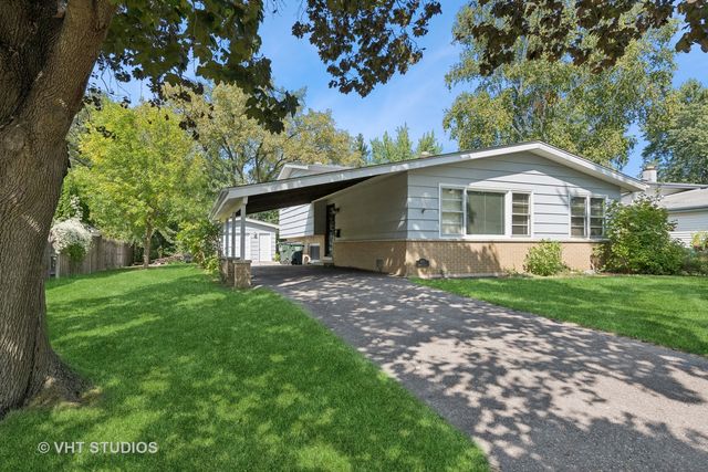 $319,900 | 430 Lakeview Drive | Mundelein