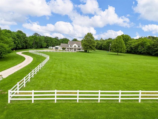 $835,000 | 38520 Pin Oak Church Road | Camp Branch Township - Warren County