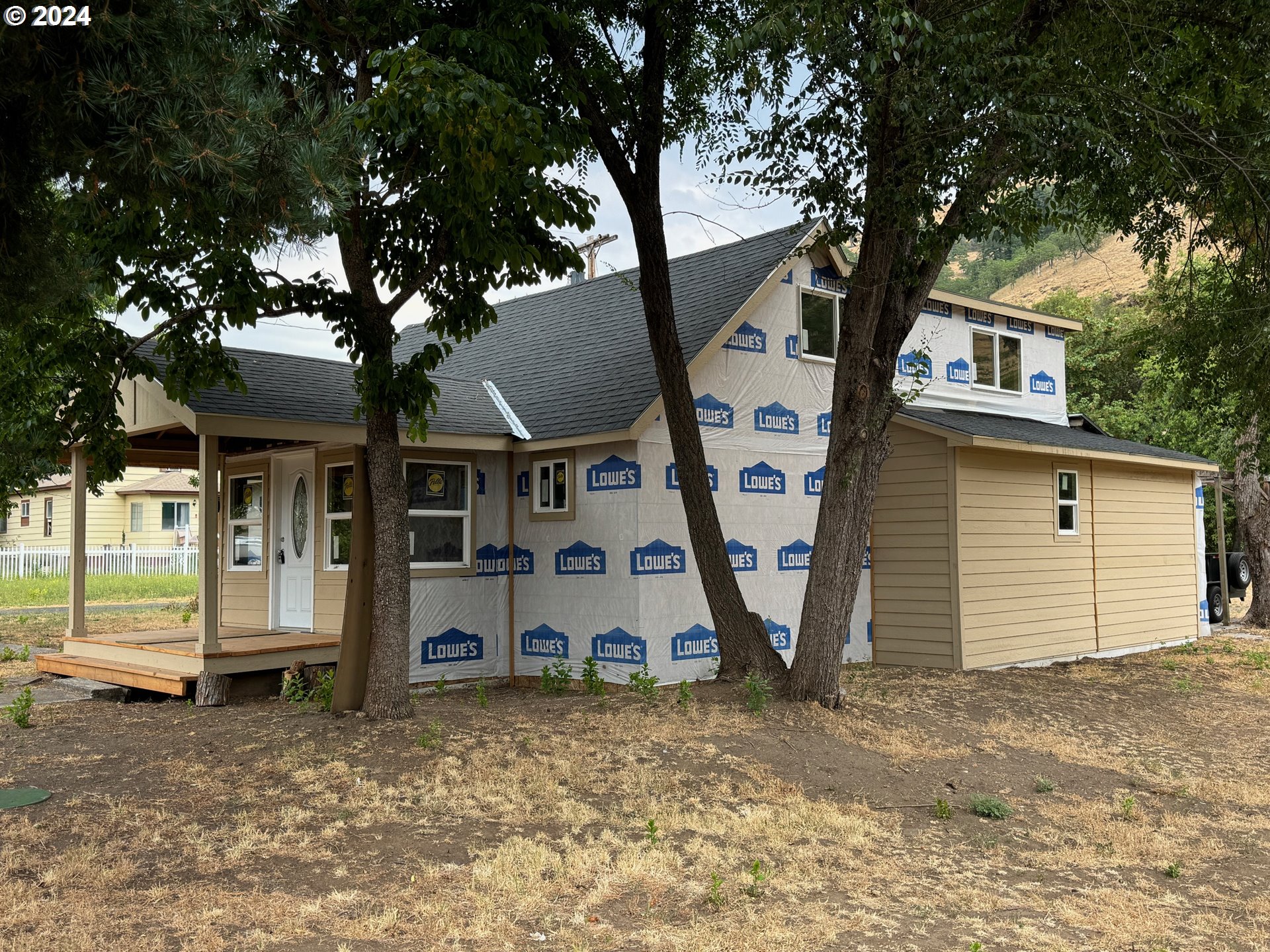 a view of a house with a tree tree