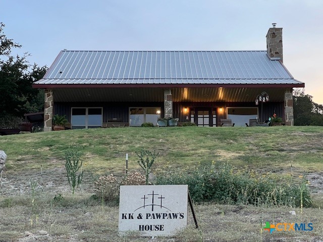 a view of a house with backyard and porch