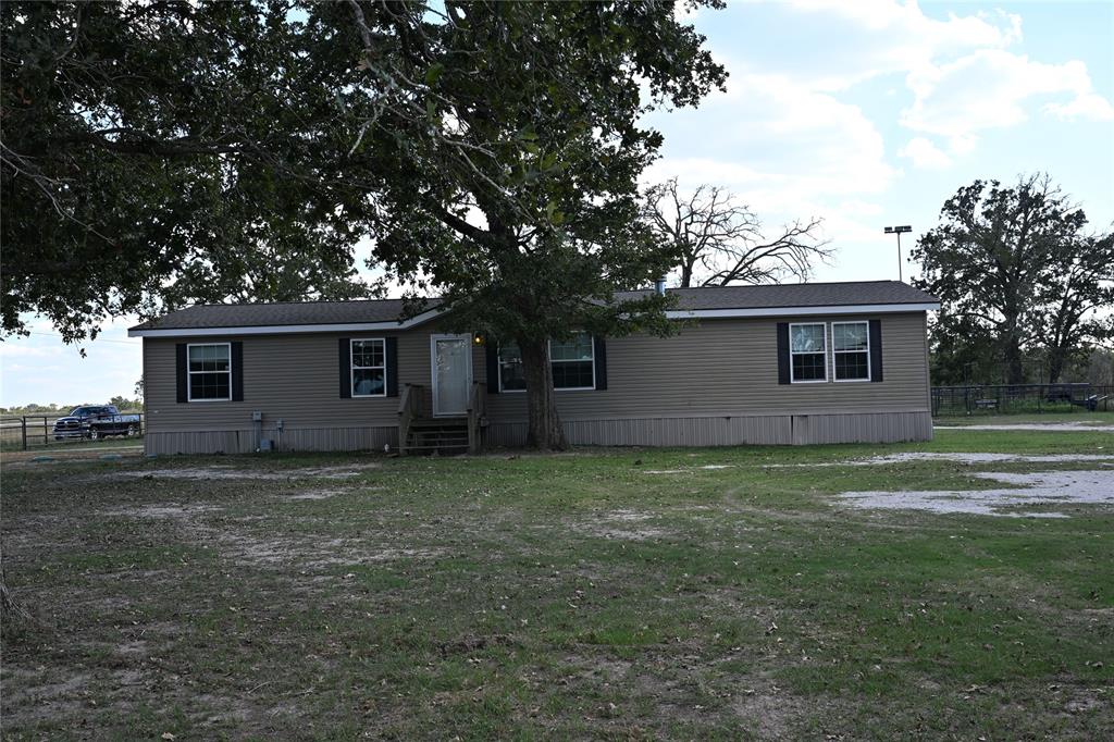 a view of a house with a backyard