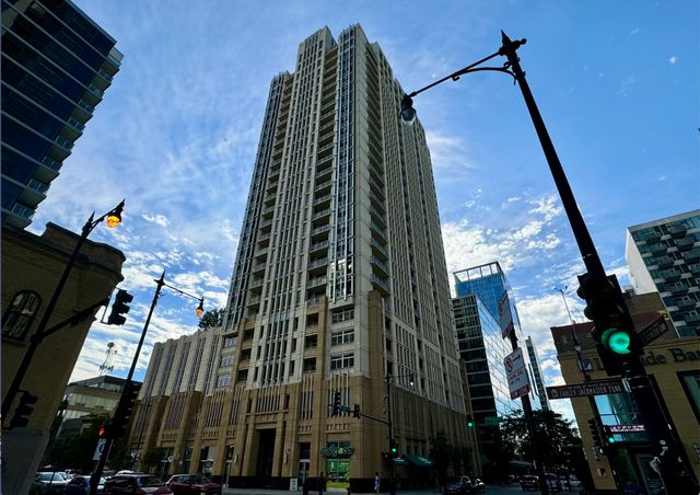 $310,000 | 1400 South Michigan Avenue, Unit 1107 | South Loop