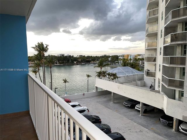 $2,400 | 5838 Collins Avenue, Unit 3D | Millionaire's Row