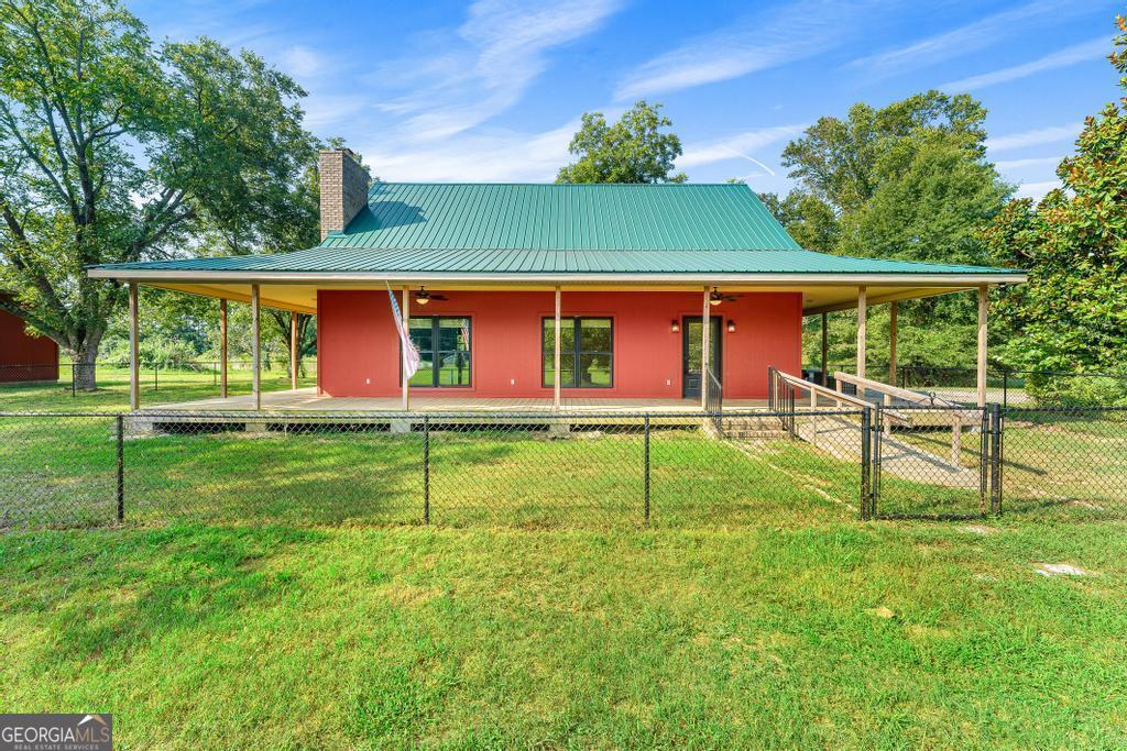 a view of back yard