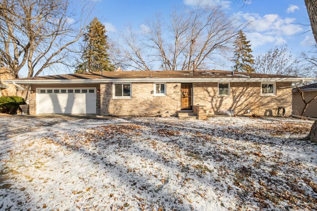 $425,000 | 5904 West Meadow Lake Road | Meadow Lake Park