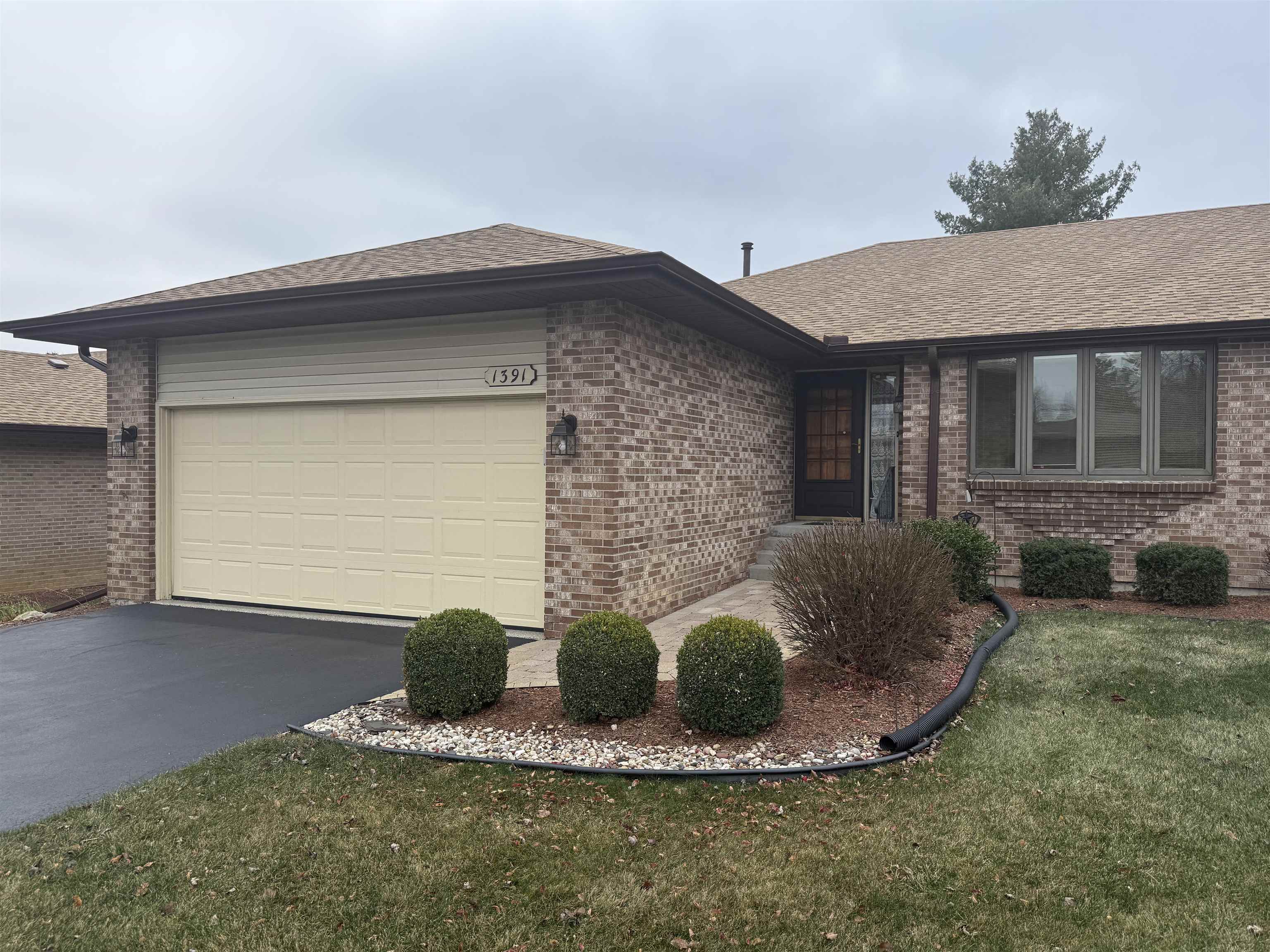 a front view of house with yard