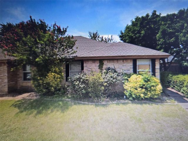 $219,900 | 4324 Elliott Oaks Drive | Southwest Arlington