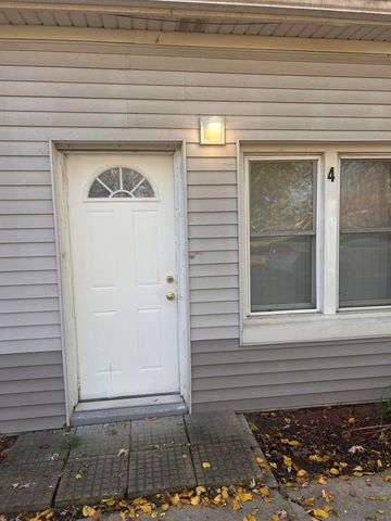 $1,200 | 17104 Wentworth Avenue, Unit 4 | Lansing