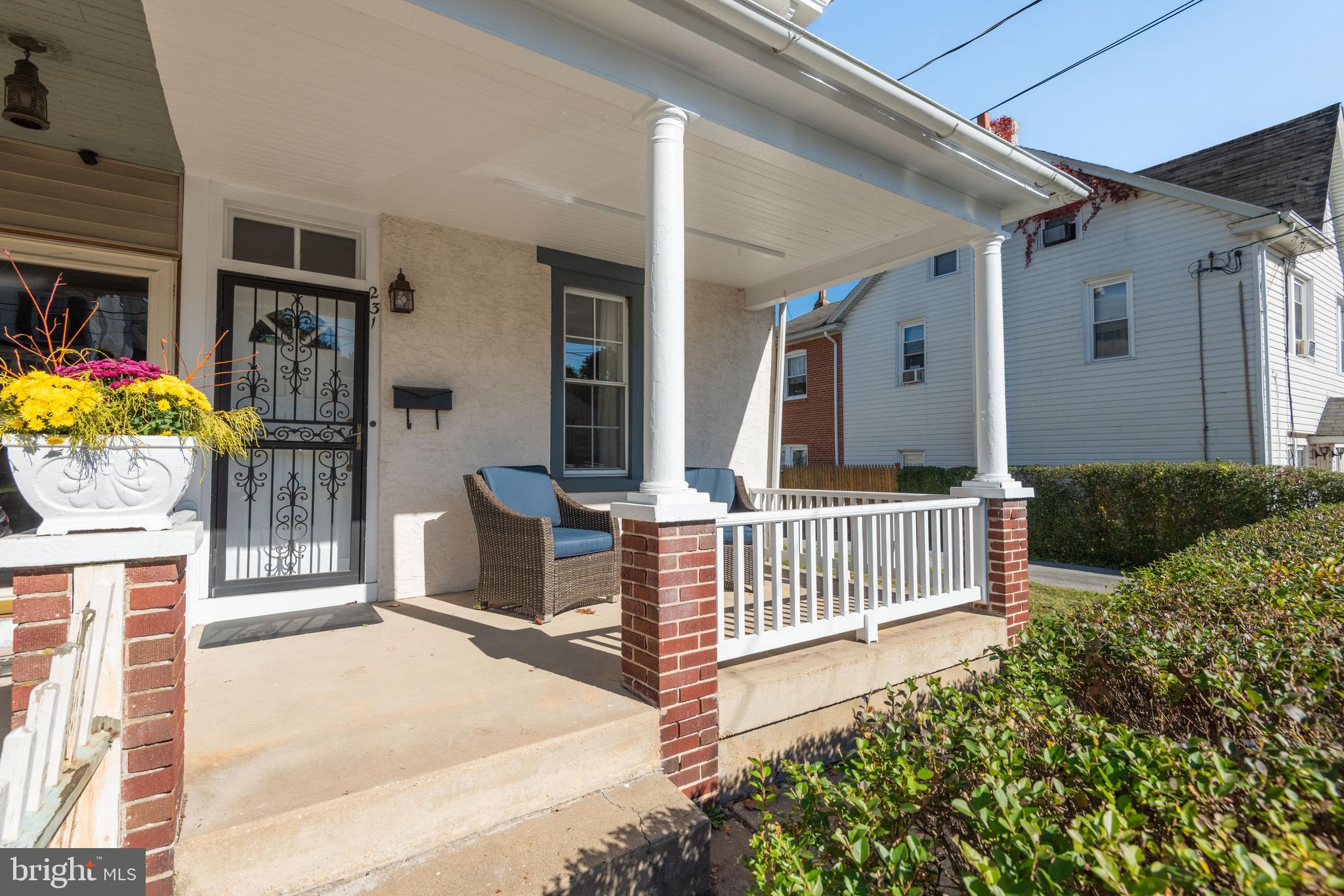 a view of entryway front of house