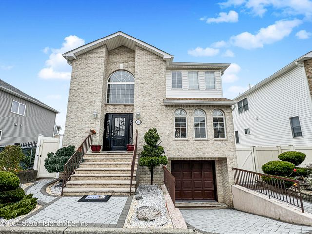 $1,249,900 | 15 Petunia Court | Tottenville