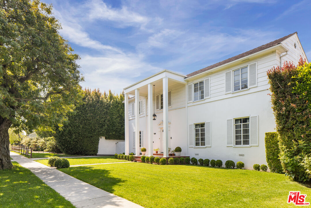 a front view of house with yard