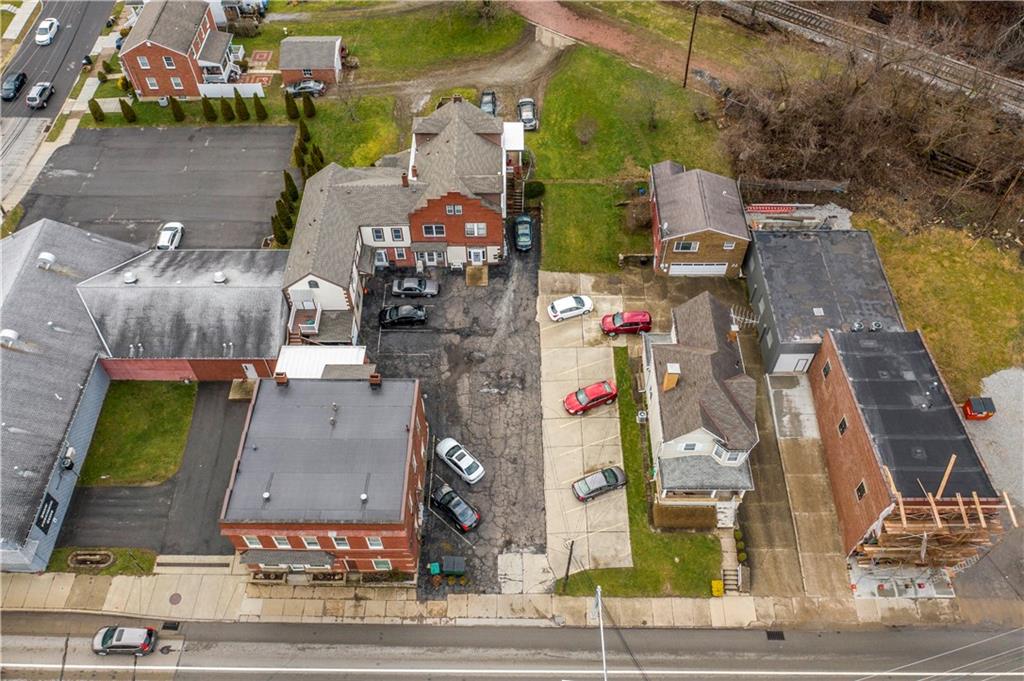 Great commercial/residential opportunity in the heart of Bridgeville with 13 units!