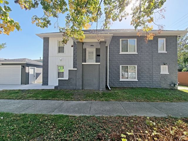 $405,000 | 2400 South 9th Avenue | Broadview