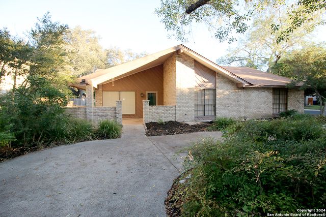 $330,000 | 2002 Oak Vista Street | San Antonio