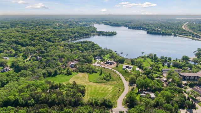 $975,000 | 1900 Lakeside Trail | Orono