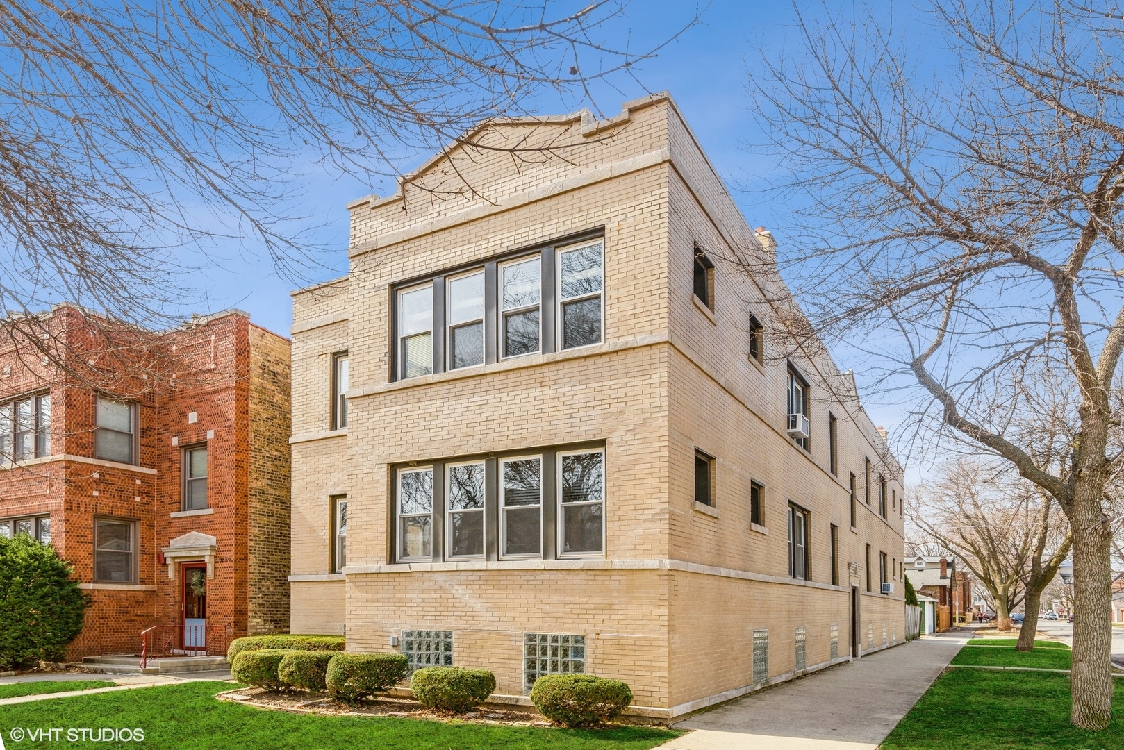 2901 West Byron Street, Chicago, IL 60618 | Compass