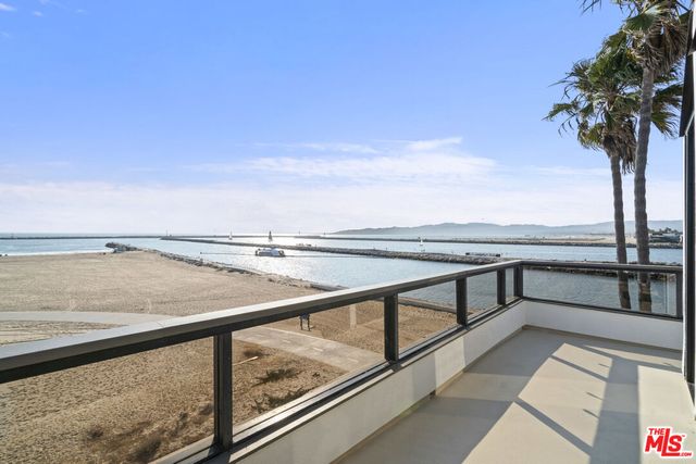 $2,995,000 | 6201 Ocean Front Walk, Unit 3 | Playa del Rey