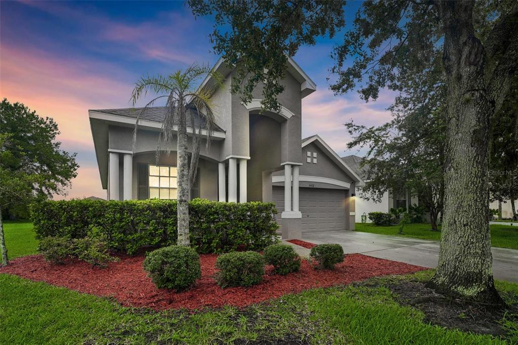 a view of a house with a yard