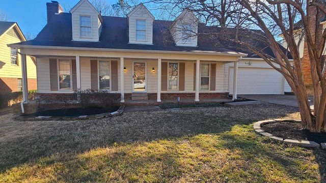 $299,900 | 7183 Country Oaks Drive | Burlington