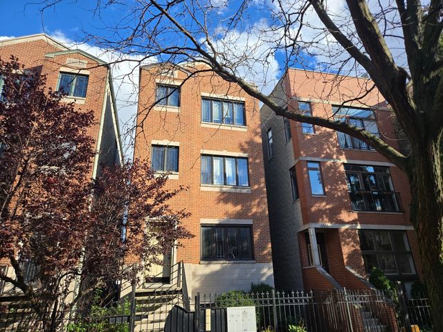 $2,500 | 1339 North Artesian Avenue, Unit 2 | Wicker Park