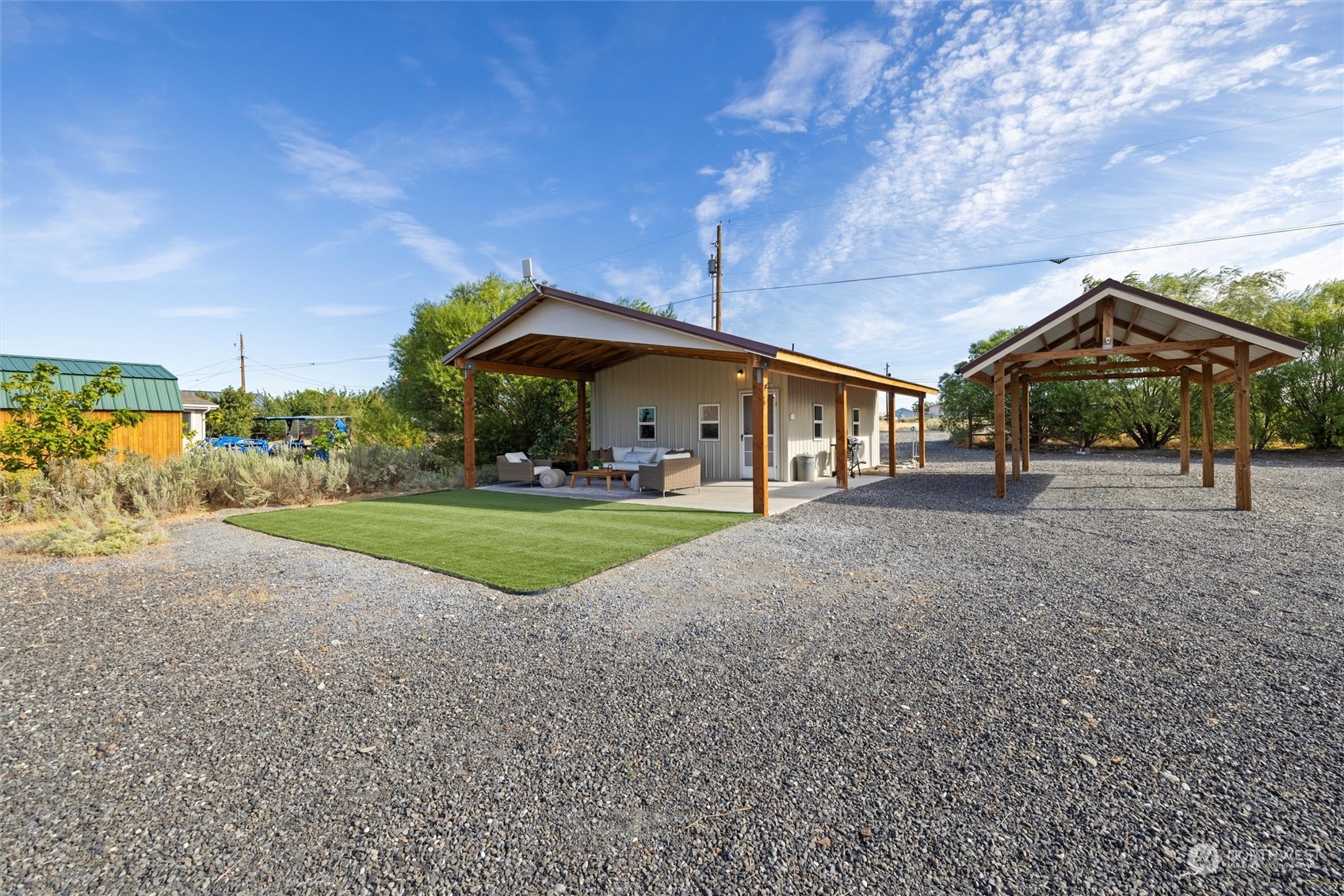 a view of house with entertaining space