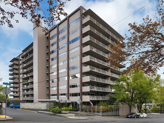 $309,000 | 2323 Southwest Park Place, Unit 302 | Goose Hollow