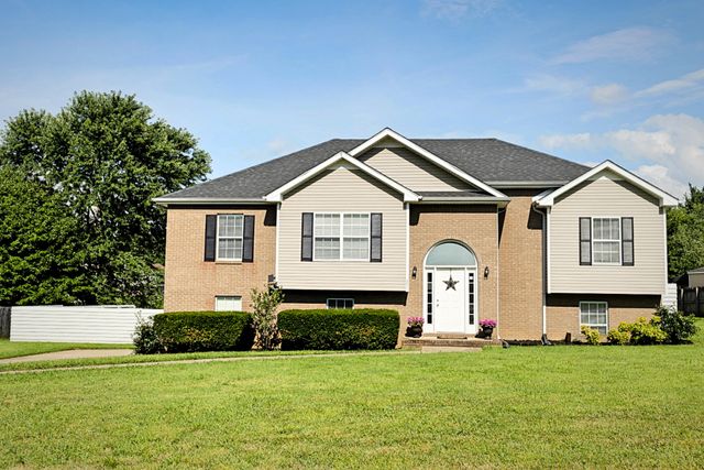 $409,999 | 3329 Greenspoint Drive | Clarksville