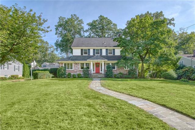 $1,295,000 | 23 Heatherbloom Road | Gedney Farms