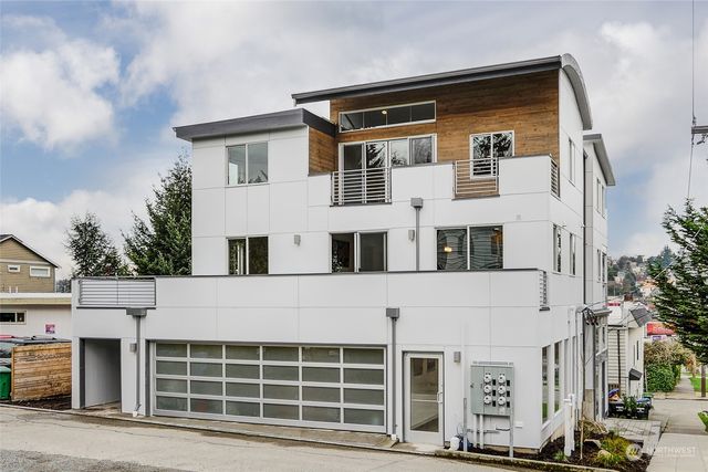 $2,498,000 | 2110 West Dravus Street | Magnolia