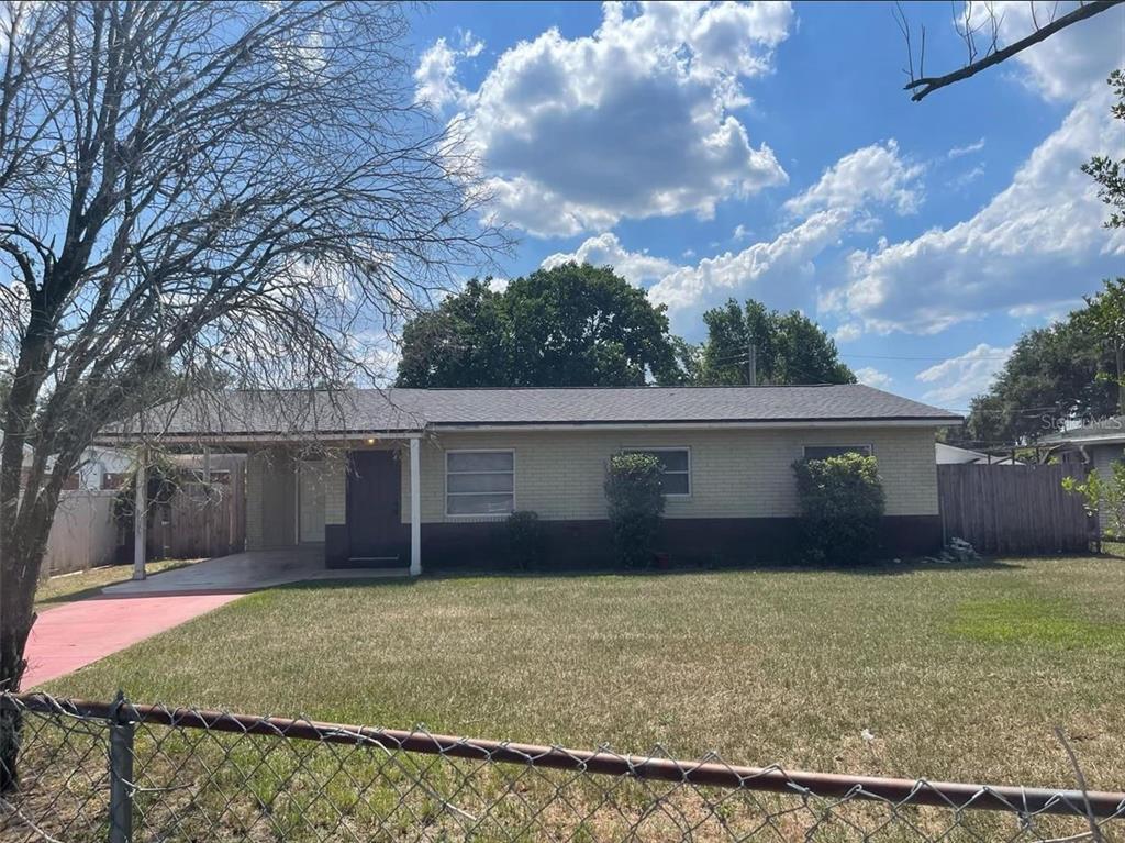 a view of house with a yard