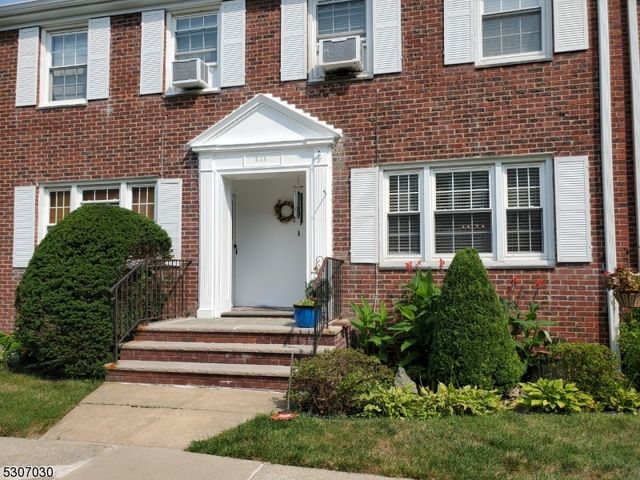 $299,000 | 285 Elmwood Avenue, Unit 285B | Maplewood