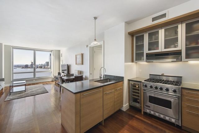 $2,290,000 | 30 West Street, Unit 31G | Battery Park City