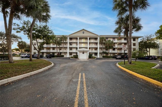 $297,000 | 1715 Whitehall Drive, Unit 406 | Pine Island Ridge