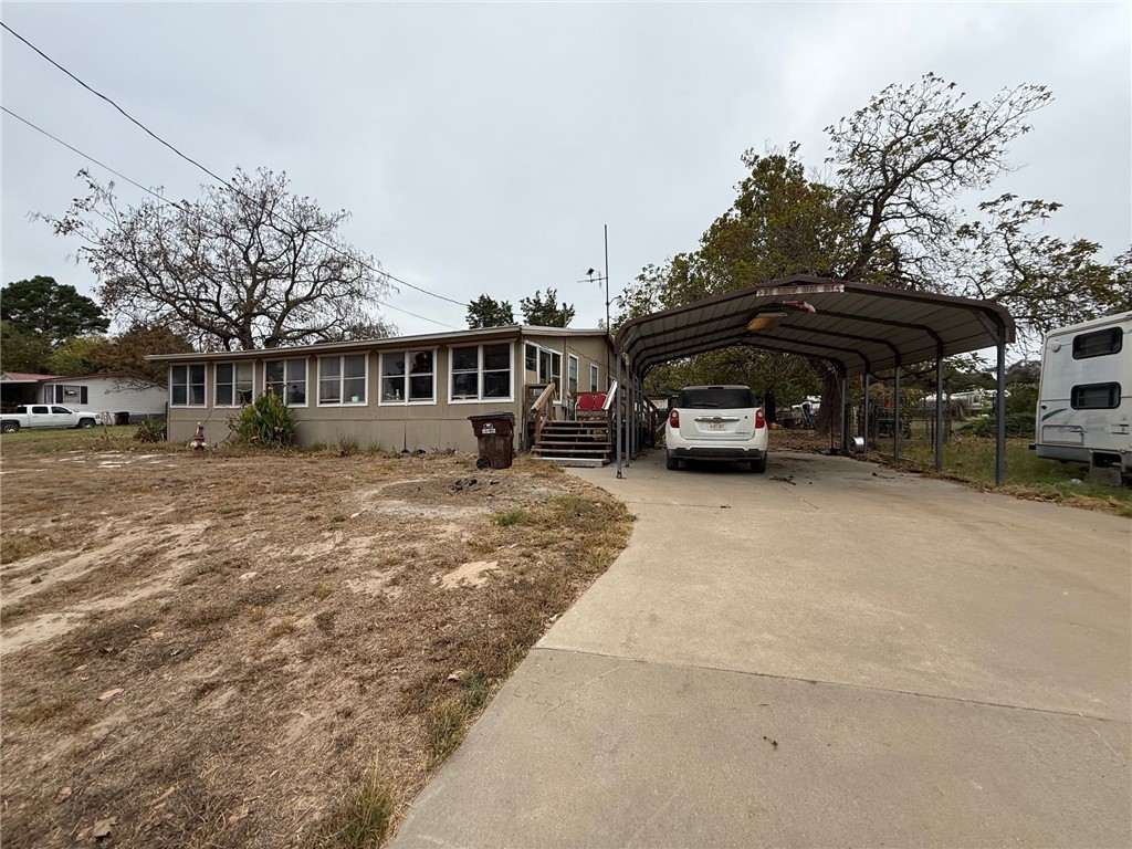 4/2.5 home with oversized carport