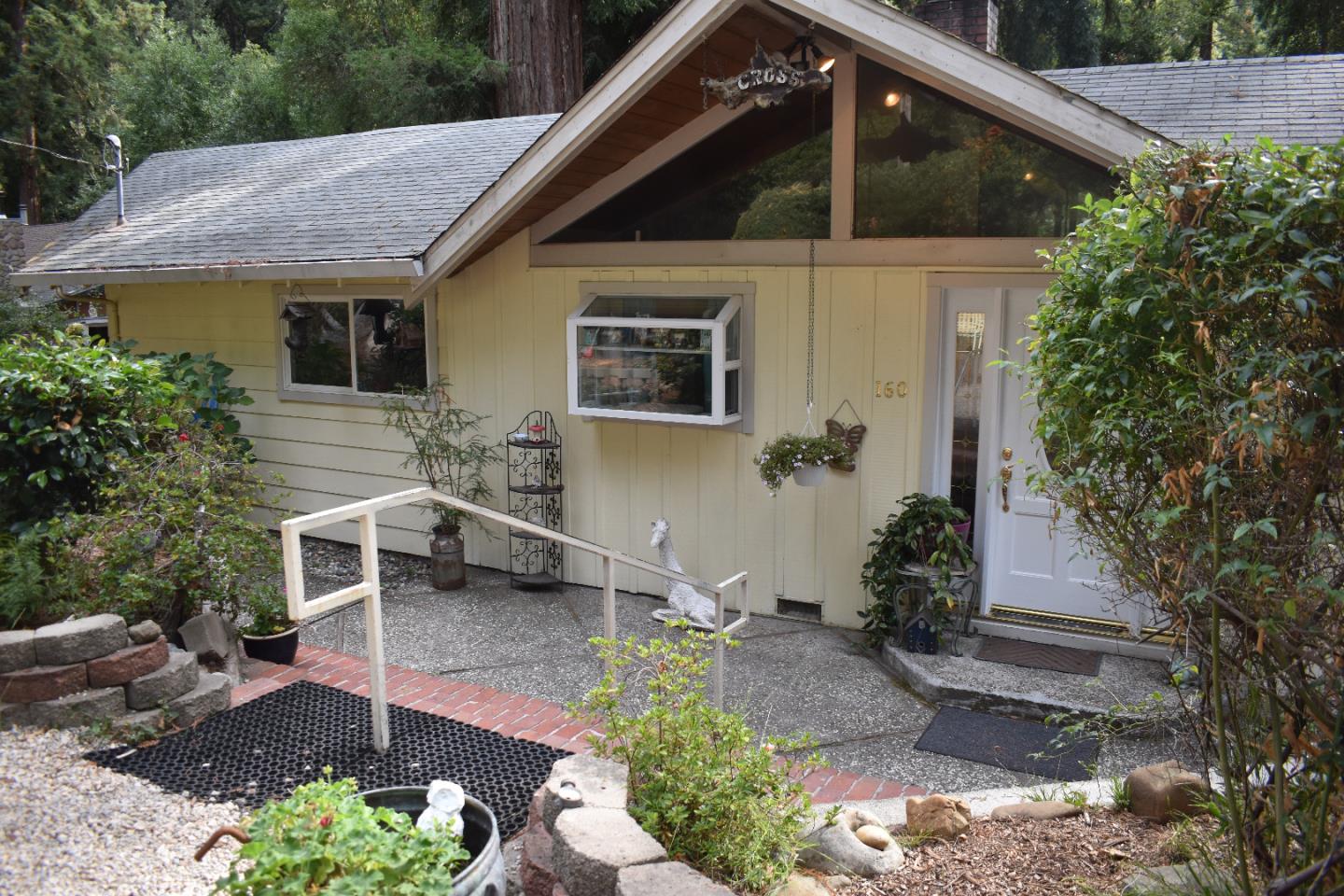 a view of a house with a yard