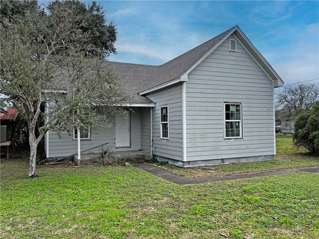 $235,000 | 805 West Sinton Street | Sinton