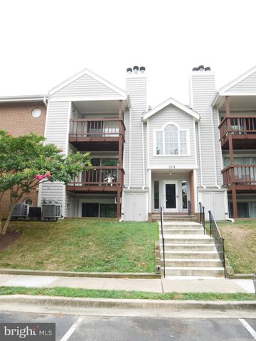 $1,900 | 201 Water Fountain Court, Unit 304 | Cromwell Fountain