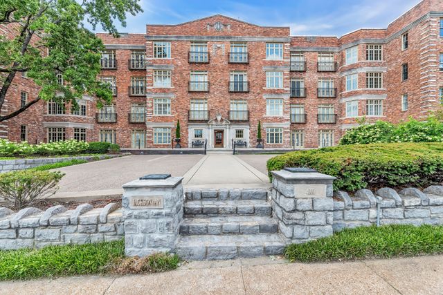 $599,000 | 4000 West End Avenue, Unit 101 | Cherokee Park