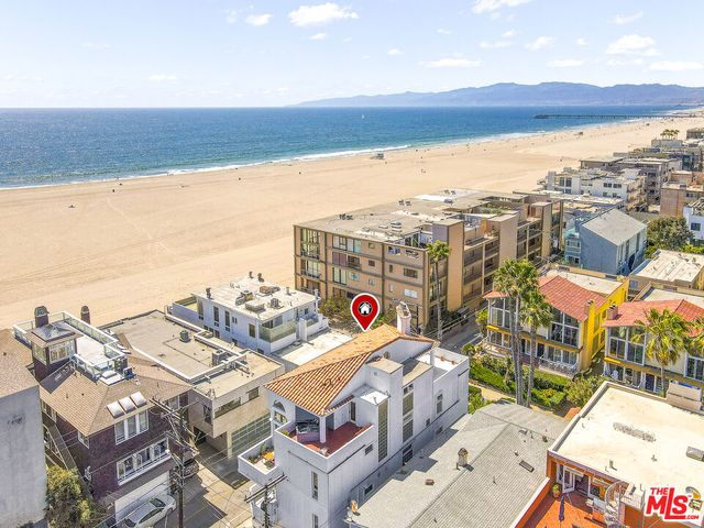 $2,595,000 | 14 Spinnaker Street | Marina del Rey